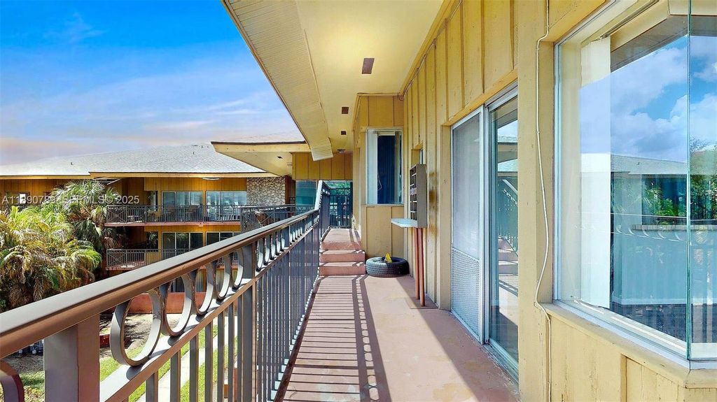 4850 SW 63rd Terrace 131, Davie, FL 33314