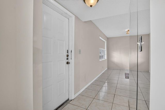 4140 NW 44TH Avenue 411, Lauderdale Lakes, FL 33319