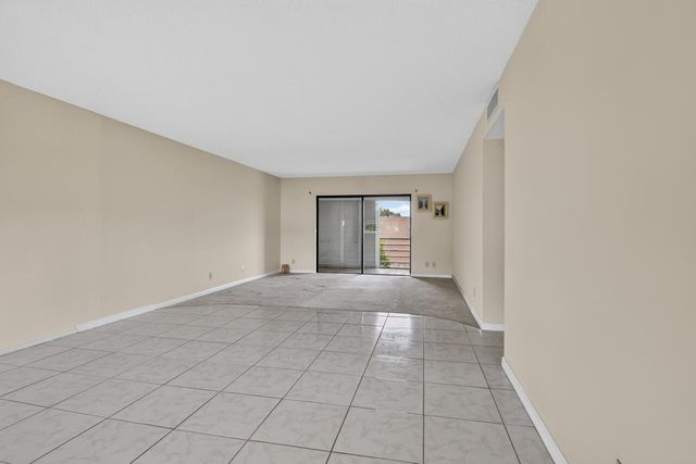4140 NW 44TH Avenue 411, Lauderdale Lakes, FL 33319