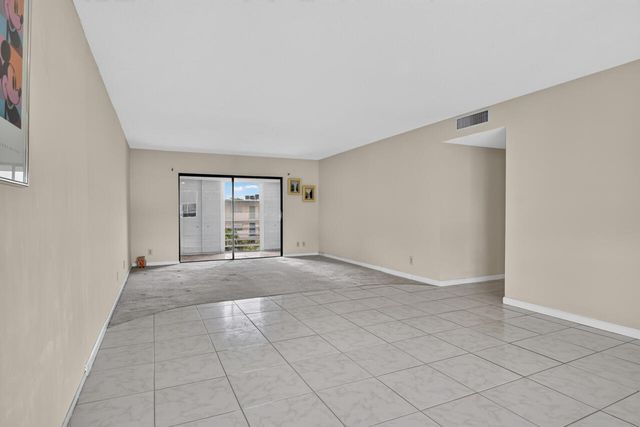 4140 NW 44TH Avenue 411, Lauderdale Lakes, FL 33319