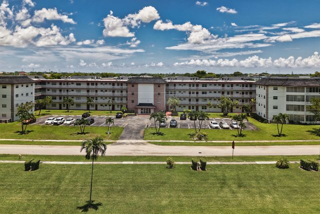 4140 NW 44TH Avenue 411, Lauderdale Lakes, FL 33319