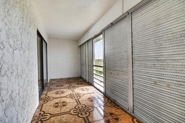 4140 NW 44TH Avenue 411, Lauderdale Lakes, FL 33319