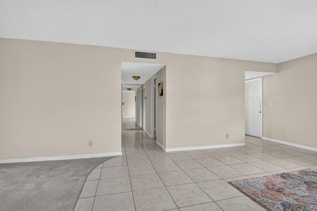 4140 NW 44TH Avenue 411, Lauderdale Lakes, FL 33319