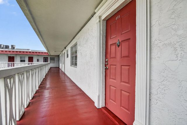 4140 NW 44TH Avenue 411, Lauderdale Lakes, FL 33319