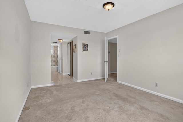 4140 NW 44TH Avenue 411, Lauderdale Lakes, FL 33319