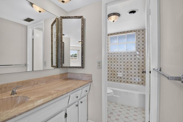 4140 NW 44TH Avenue 411, Lauderdale Lakes, FL 33319