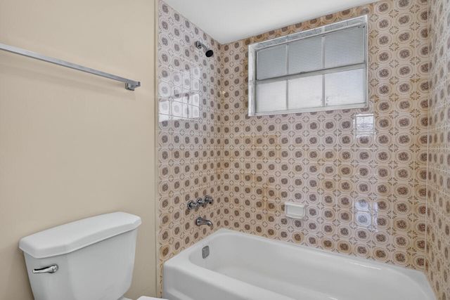 4140 NW 44TH Avenue 411, Lauderdale Lakes, FL 33319