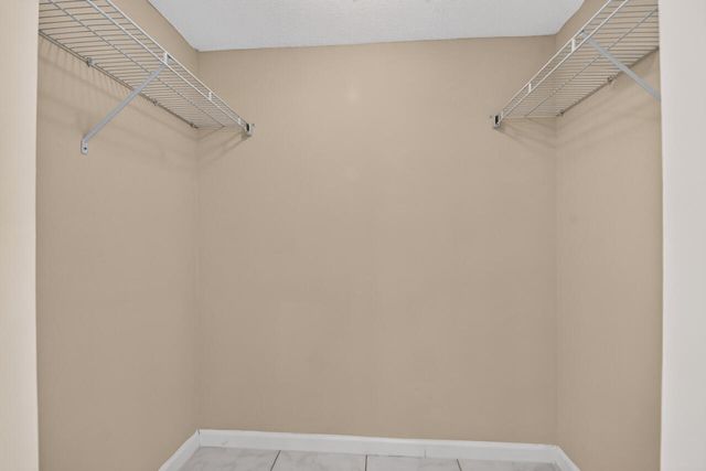 4140 NW 44TH Avenue 411, Lauderdale Lakes, FL 33319