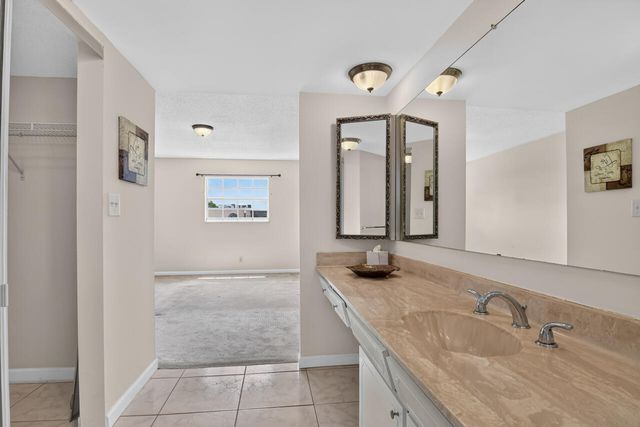 4140 NW 44TH Avenue 411, Lauderdale Lakes, FL 33319