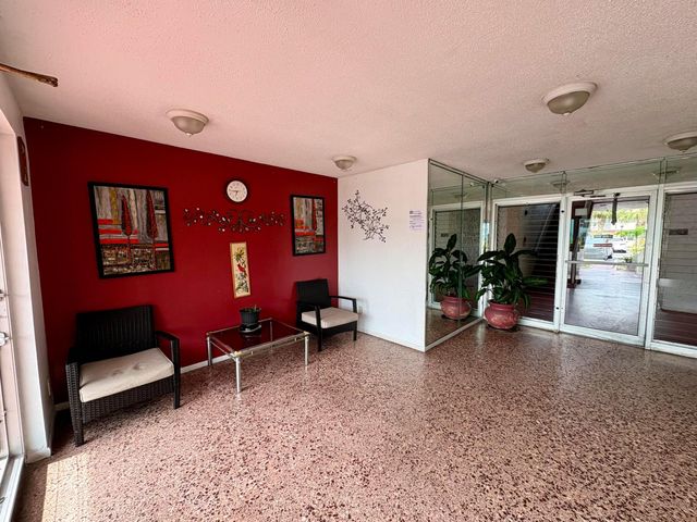 4140 NW 44TH Avenue 411, Lauderdale Lakes, FL 33319