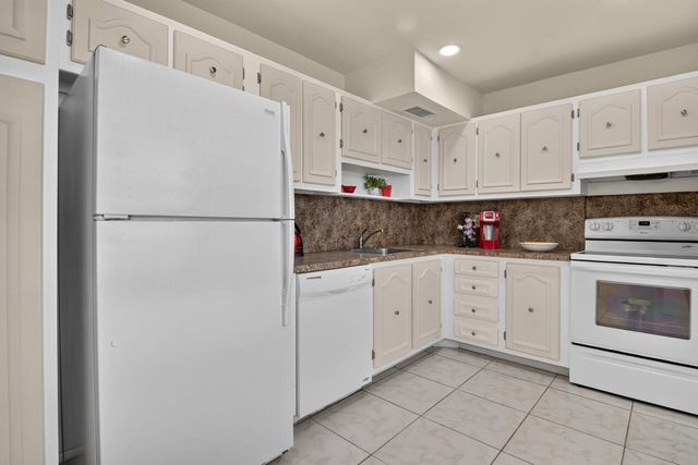 4140 NW 44TH Avenue 411, Lauderdale Lakes, FL 33319