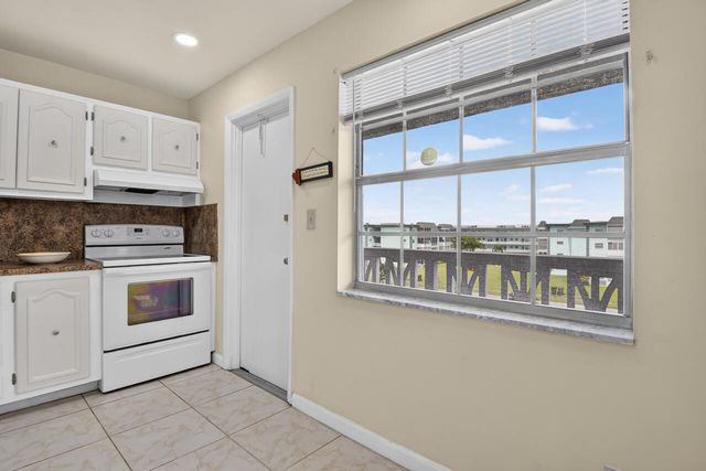 4140 NW 44TH Avenue 411, Lauderdale Lakes, FL 33319