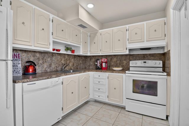 4140 NW 44TH Avenue 411, Lauderdale Lakes, FL 33319