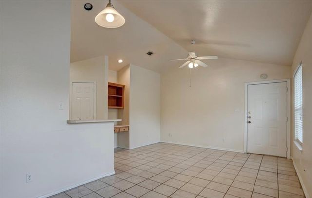427 Lindsey ST 112, San Marcos, TX 78666