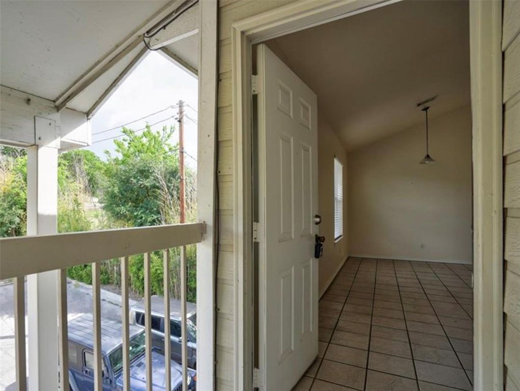 427 Lindsey ST 112, San Marcos, TX 78666