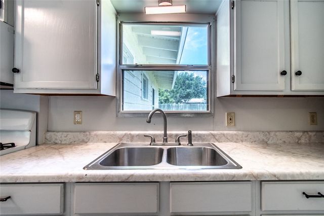 5933 Lucille Dr, Corpus Christi, TX 78412