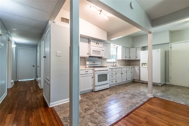 5933 Lucille Dr, Corpus Christi, TX 78412