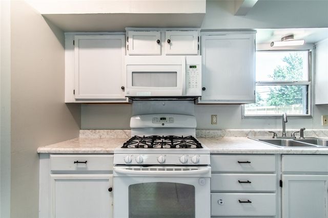 5933 Lucille Dr, Corpus Christi, TX 78412