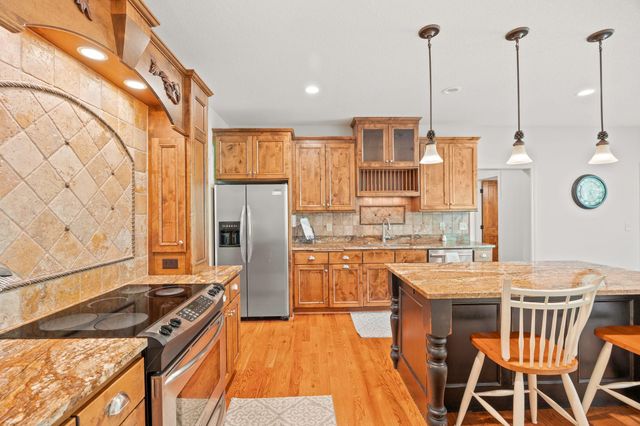 11668 E Laketowne Drive, Albertville, MN 55301