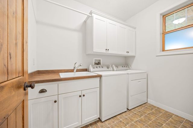 11668 E Laketowne Drive, Albertville, MN 55301