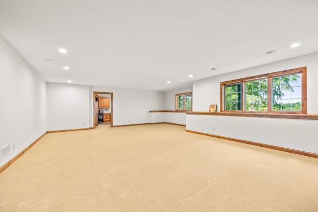 11668 E Laketowne Drive, Albertville, MN 55301