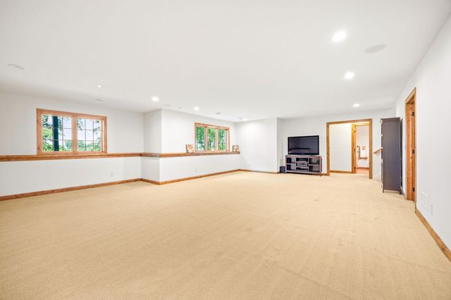 11668 E Laketowne Drive, Albertville, MN 55301