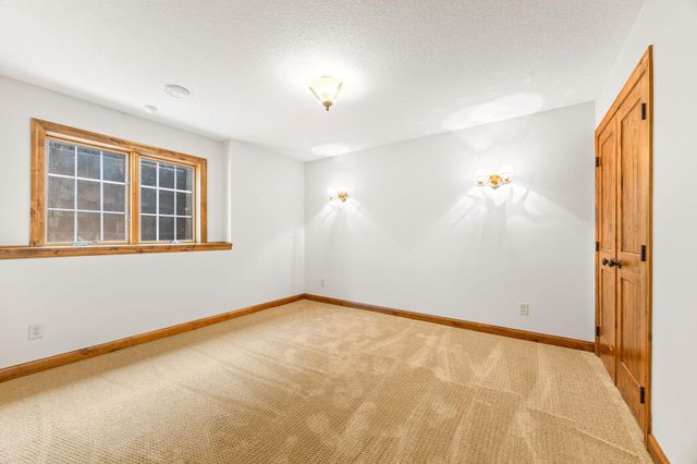 11668 E Laketowne Drive, Albertville, MN 55301