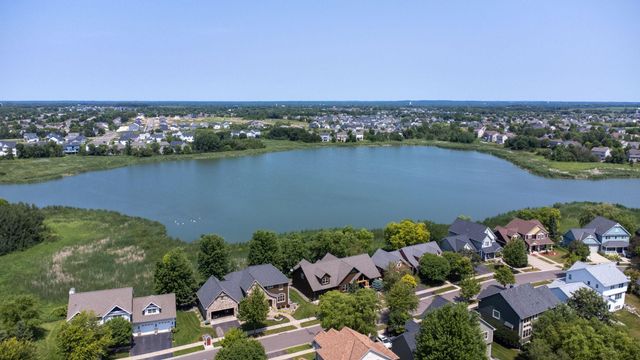 11668 E Laketowne Drive, Albertville, MN 55301