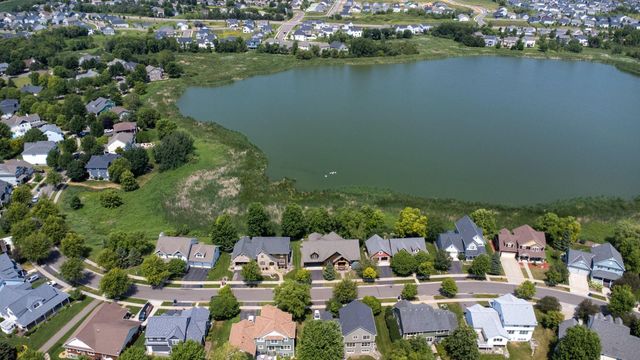 11668 E Laketowne Drive, Albertville, MN 55301