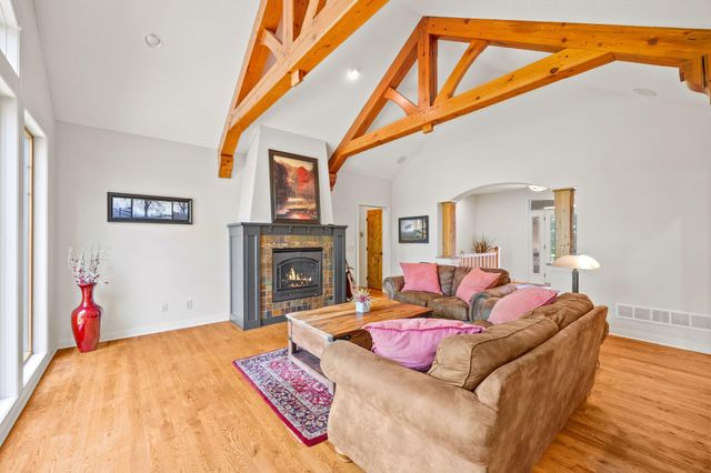 11668 E Laketowne Drive, Albertville, MN 55301