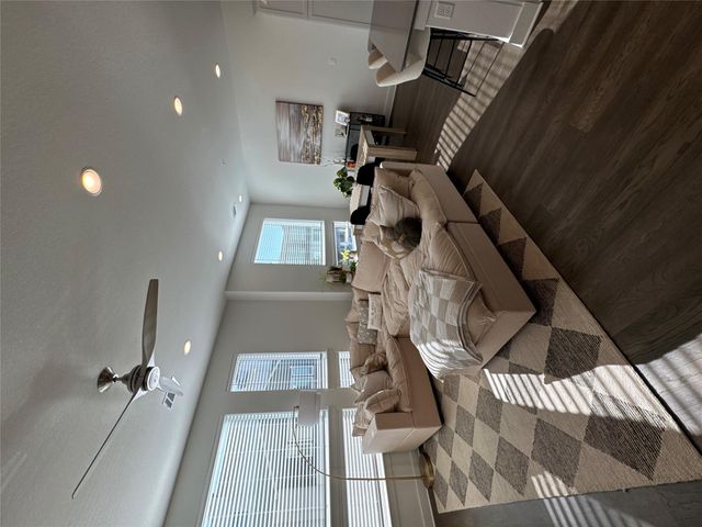 2050 Lohmans SPUR 702, Lakeway, TX 78734