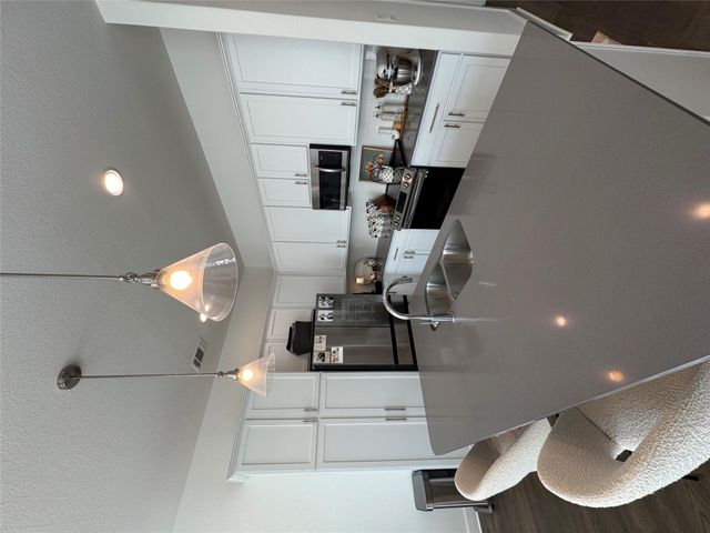 2050 Lohmans SPUR 702, Lakeway, TX 78734