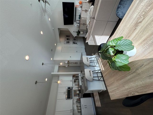 2050 Lohmans SPUR 702, Lakeway, TX 78734