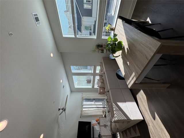 2050 Lohmans SPUR 702, Lakeway, TX 78734