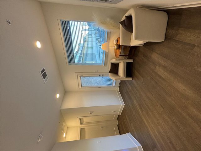 2050 Lohmans SPUR 702, Lakeway, TX 78734