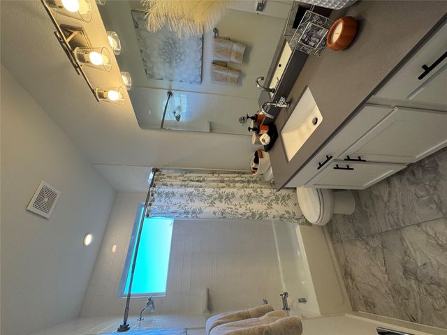 2050 Lohmans SPUR 702, Lakeway, TX 78734