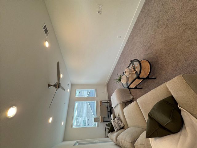 2050 Lohmans SPUR 702, Lakeway, TX 78734