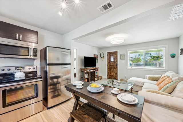 1106 Fairmount Ave B, Austin, TX 78704