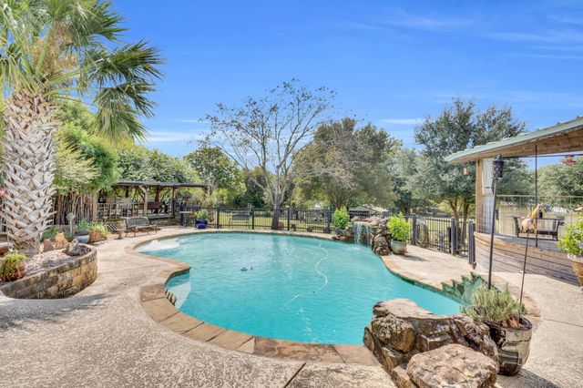 490 James Road, Ferris, TX 75125