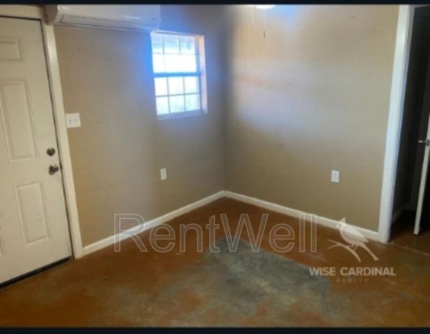 901 11th Street, Seagraves, TX 79359