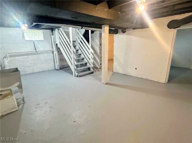 385 Campbell Street, Akron, OH 44307