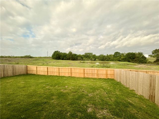 114 Hejl Drive, Caldwell, TX 77836