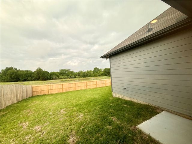 114 Hejl Drive, Caldwell, TX 77836