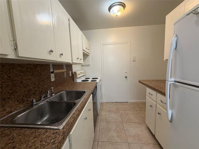 2151 NE 68th Street 207, Fort Lauderdale, FL 33308