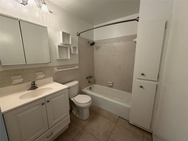 2151 NE 68th Street 207, Fort Lauderdale, FL 33308