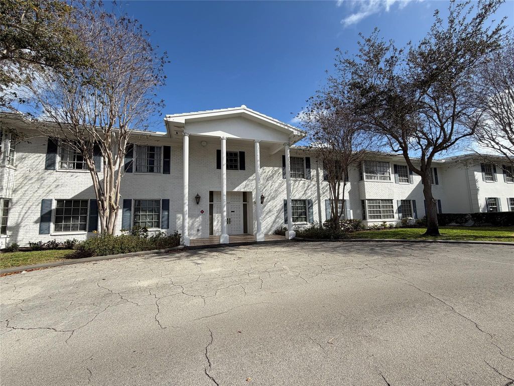 2151 NE 68th Street 207, Fort Lauderdale, FL 33308