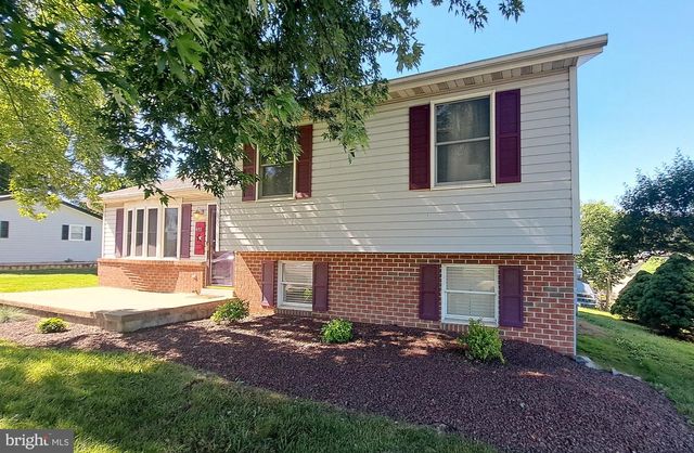 451 CLOVER LN, Hanover, PA 17331