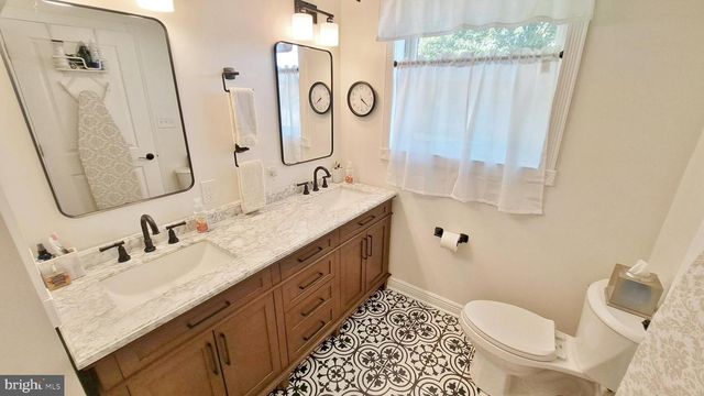 451 CLOVER LN, Hanover, PA 17331