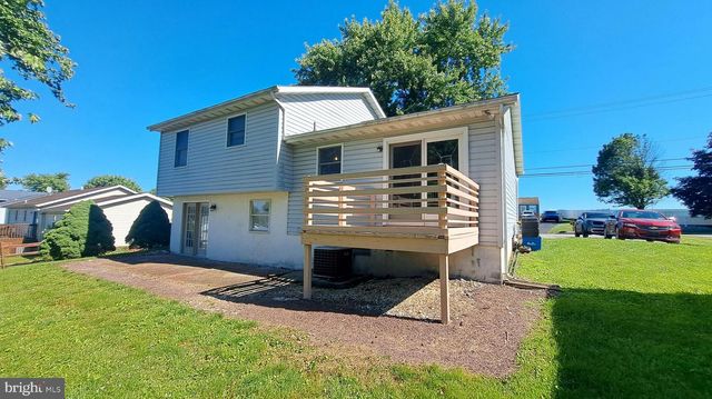 451 CLOVER LN, Hanover, PA 17331