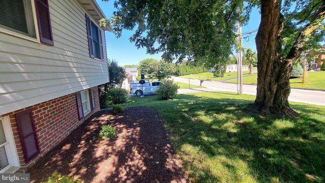 451 CLOVER LN, Hanover, PA 17331